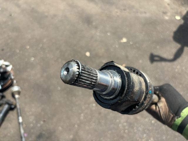 bontott HYUNDAI ix35 Bal hátsó Féltengely