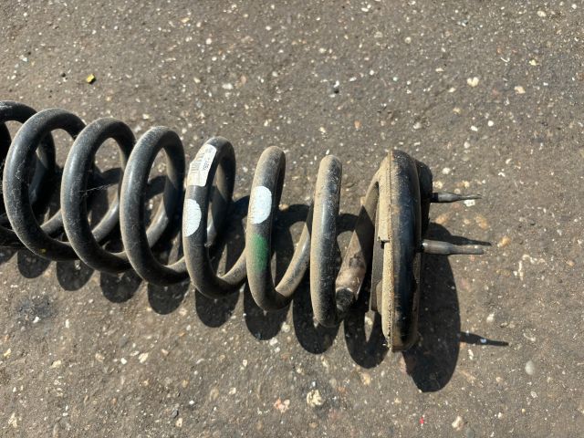 bontott HYUNDAI ix35 Hátsó Rugó