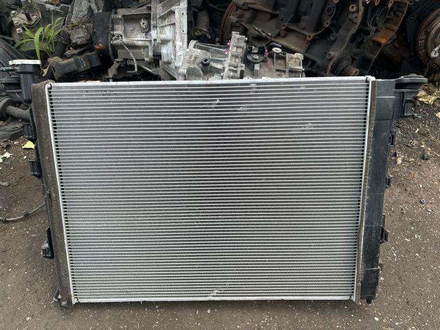 bontott HYUNDAI ix35 Vízhűtő Radiátor (Klímás)