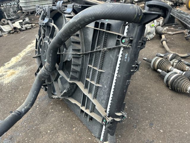 bontott HYUNDAI ix35 Vízhűtő Radiátor (Klímás)