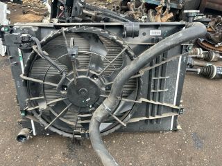 bontott HYUNDAI ix35 Vízhűtő Radiátor (Klímás)