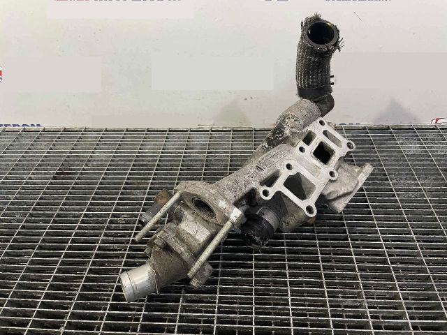 bontott HYUNDAI ix35 Hengerfej Vízkivezető