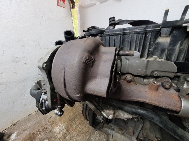 bontott HYUNDAI ix35 Komplett Motor (Segédberendezésekkel)