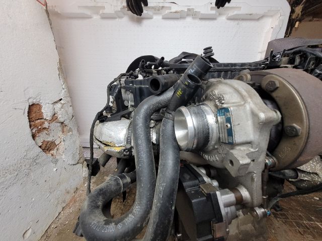 bontott HYUNDAI ix35 Komplett Motor (Segédberendezésekkel)