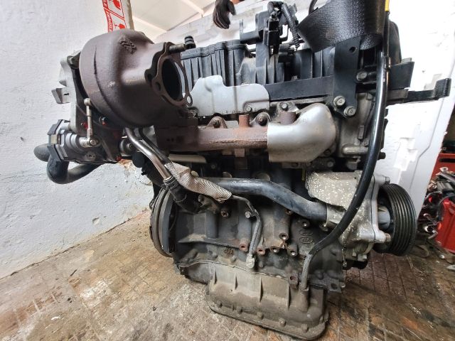 bontott HYUNDAI ix35 Komplett Motor (Segédberendezésekkel)