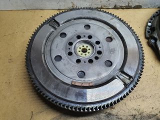 bontott HYUNDAI ix35 Kuplung Szett Lendkerékkel