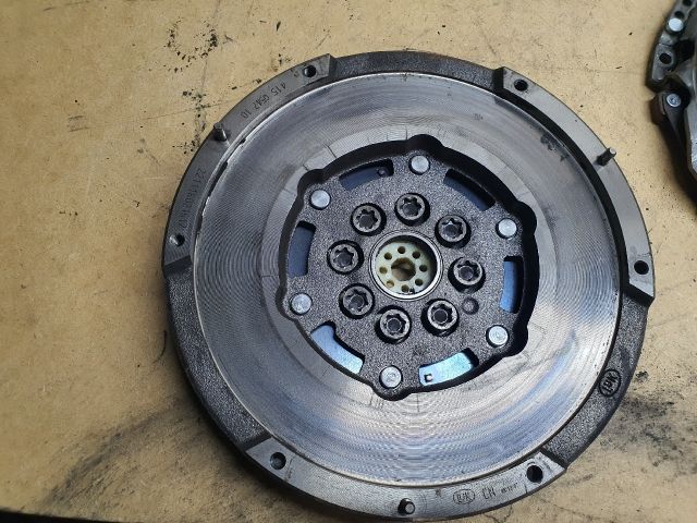 bontott HYUNDAI ix35 Kuplung Szett Lendkerékkel