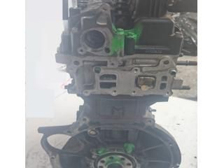 bontott HYUNDAI ix35 Motor (Fűzött blokk hengerfejjel)