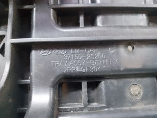 bontott HYUNDAI ix35 Akkumulátor Tartó