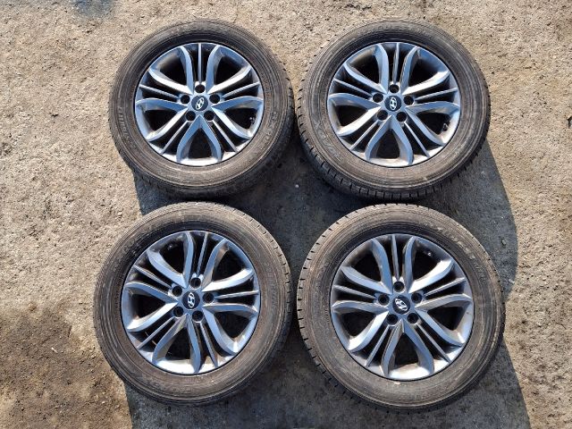 bontott HYUNDAI ix35 Alufelni Gumival (1 db)