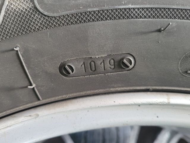 bontott HYUNDAI ix35 Alufelni Szett Gumival