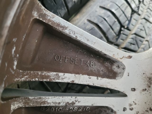 bontott HYUNDAI ix35 Alufelni Szett Gumival