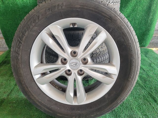 bontott HYUNDAI ix35 Alufelni Szett Gumival