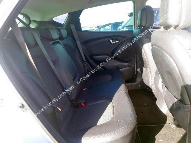 bontott HYUNDAI ix35 Bal első Ajtó Kárpit