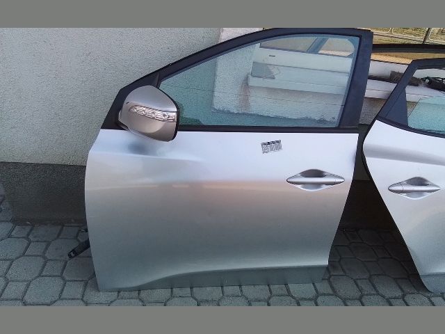 bontott HYUNDAI ix35 Bal első Ajtó (Részeivel)