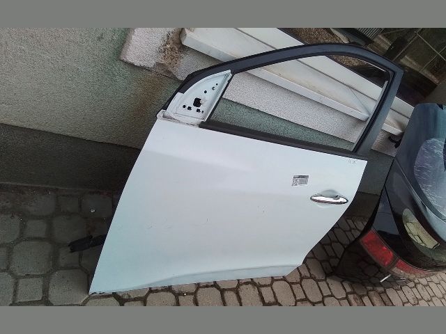 bontott HYUNDAI ix35 Bal első Ajtó (Részeivel)