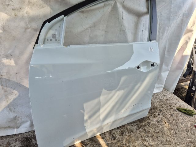 bontott HYUNDAI ix35 Bal első Ajtó (Üres lemez)