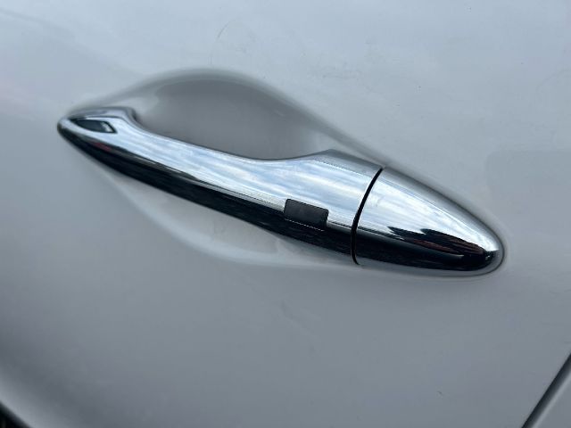 bontott HYUNDAI ix35 Bal első Ajtó (Üres lemez)