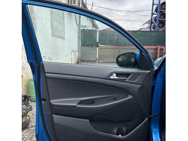 bontott HYUNDAI ix35 Bal első Ajtó (Üres lemez)