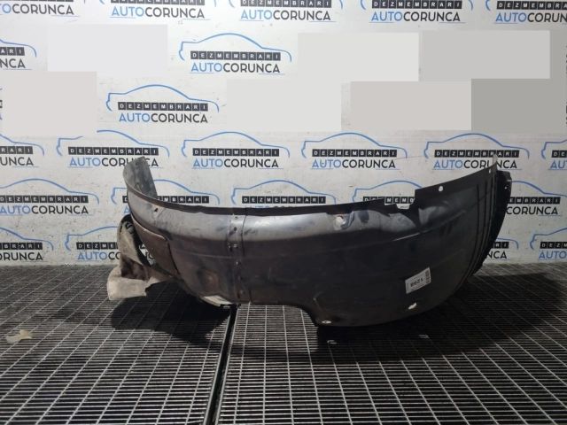 bontott HYUNDAI ix35 Bal első Dobbetét (Kerékjárati, Műanyag)