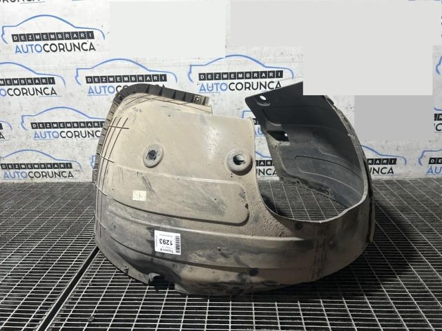 bontott HYUNDAI ix35 Bal első Dobbetét (Kerékjárati, Műanyag)