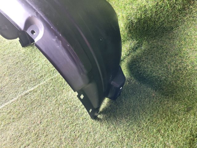 bontott HYUNDAI ix35 Bal első Dobbetét (Kerékjárati, Műanyag)