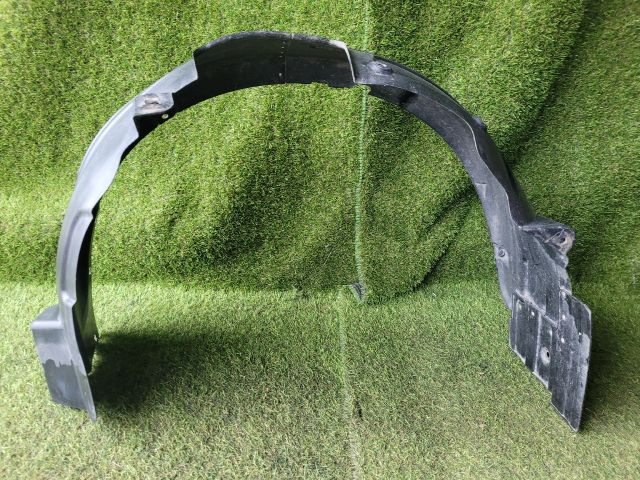 bontott HYUNDAI ix35 Bal első Dobbetét (Kerékjárati, Műanyag)