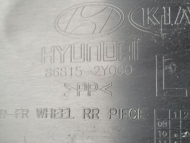 bontott HYUNDAI ix35 Bal első Dobbetét (Kerékjárati, Műanyag)