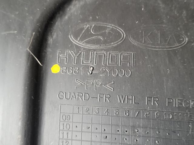 bontott HYUNDAI ix35 Bal első Dobbetét (Kerékjárati, Műanyag)