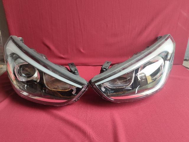 bontott HYUNDAI ix35 Bal Fényszóró