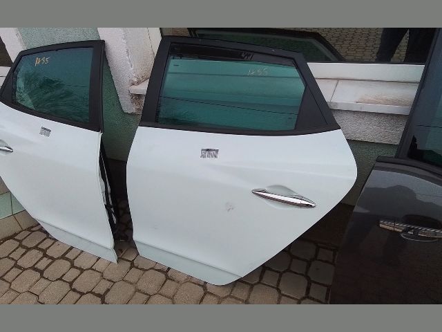 bontott HYUNDAI ix35 Bal hátsó Ajtó Kárpit