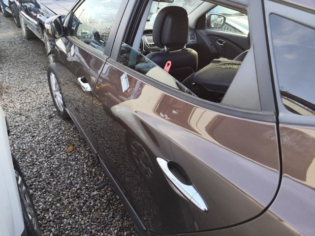 bontott HYUNDAI ix35 Bal hátsó Ajtó (Részeivel)