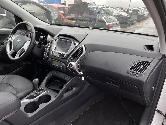 bontott HYUNDAI ix35 Bal hátsó Ajtó (Részeivel)