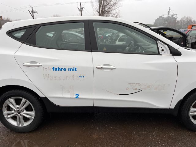 bontott HYUNDAI ix35 Bal hátsó Külső Kilincs