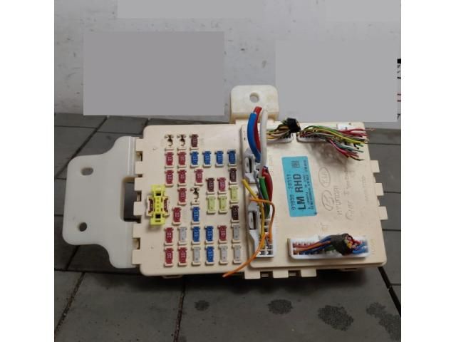 bontott HYUNDAI ix35 Biztosítéktábla Utastér