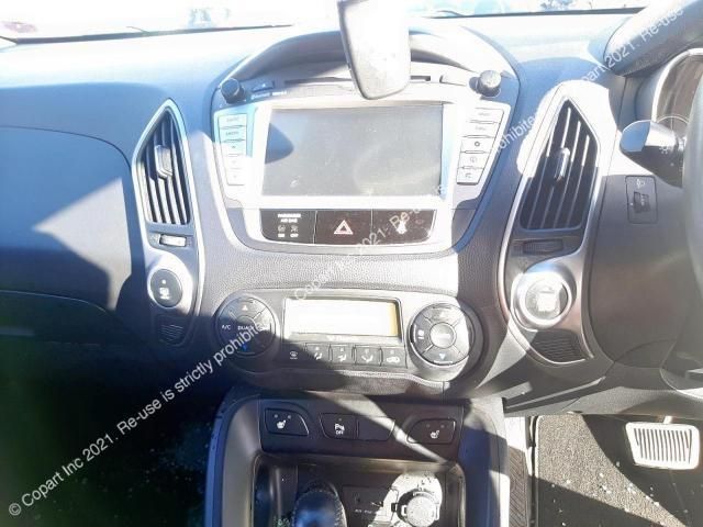 bontott HYUNDAI ix35 Biztosítéktábla Utastér