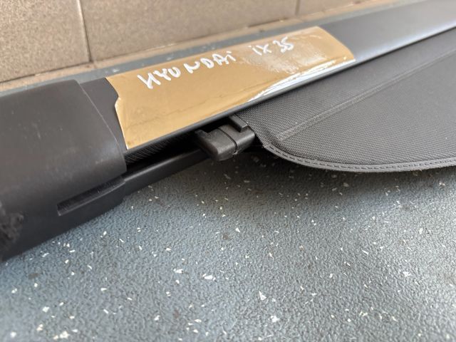 bontott HYUNDAI ix35 Csomagtér Roló