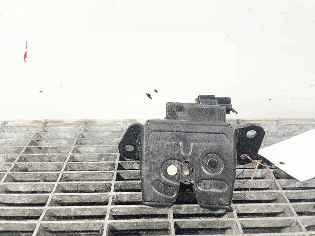 bontott HYUNDAI ix35 Csomagtérajtó Ütköző