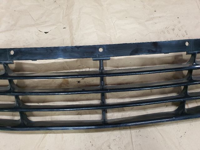 bontott HYUNDAI ix35 Első Lökhárító Alsó Középső Díszrács