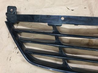 bontott HYUNDAI ix35 Első Lökhárító Alsó Középső Díszrács