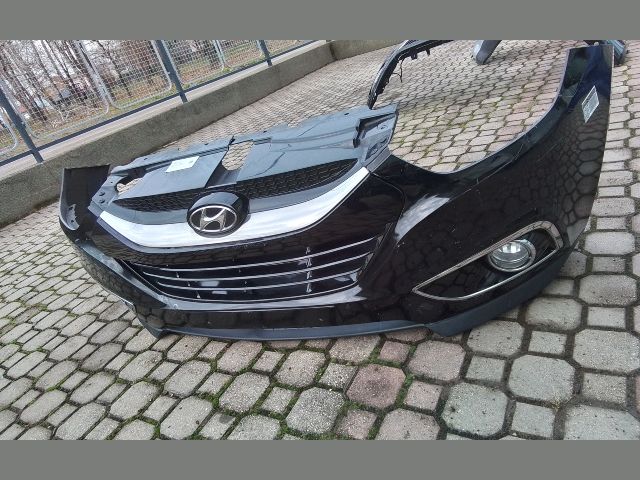 bontott HYUNDAI ix35 Első Lökhárító (Részeivel)