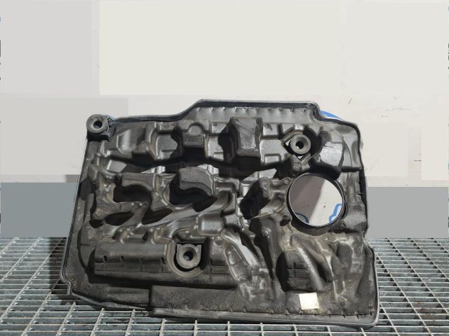 bontott HYUNDAI ix35 Felső Hűtőburkolat