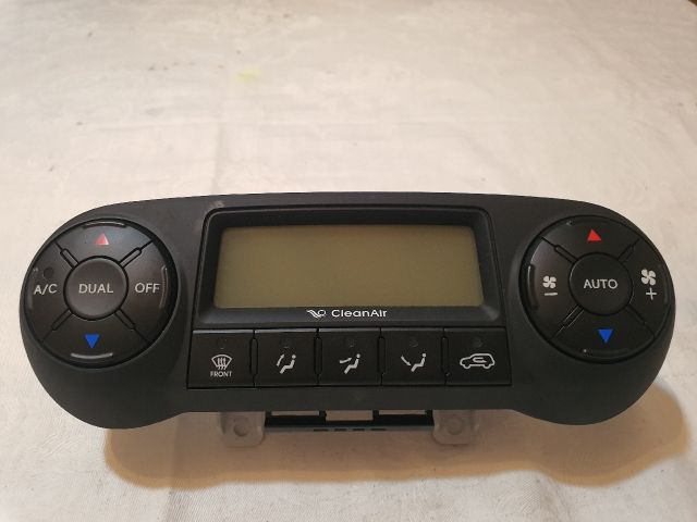 bontott HYUNDAI ix35 Fűtéskapcsoló (digit klímás)