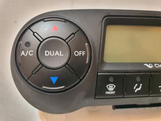 bontott HYUNDAI ix35 Fűtéskapcsoló (digit klímás)