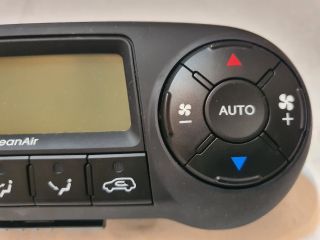 bontott HYUNDAI ix35 Fűtéskapcsoló (digit klímás)