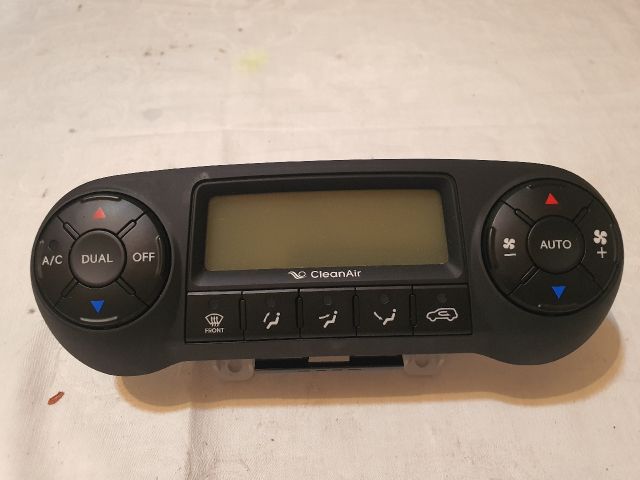 bontott HYUNDAI ix35 Fűtéskapcsoló (digit klímás)