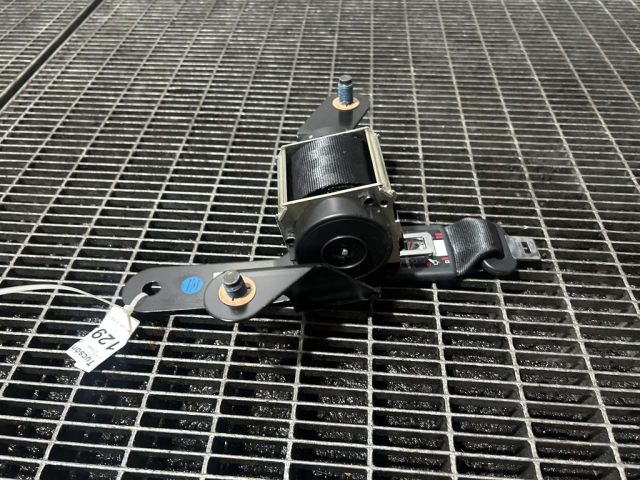 bontott HYUNDAI ix35 Hátsó középső Biztonsági Öv