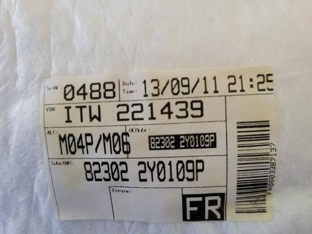 bontott HYUNDAI ix35 Jobb első Ajtó (Részeivel)