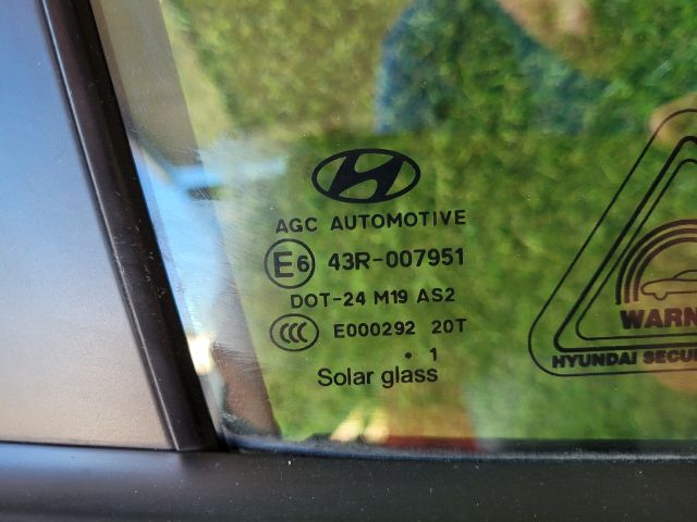 bontott HYUNDAI ix35 Jobb első Ajtó (Részeivel)