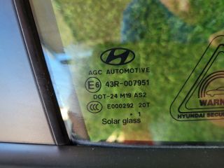 bontott HYUNDAI ix35 Jobb első Ajtó (Részeivel)